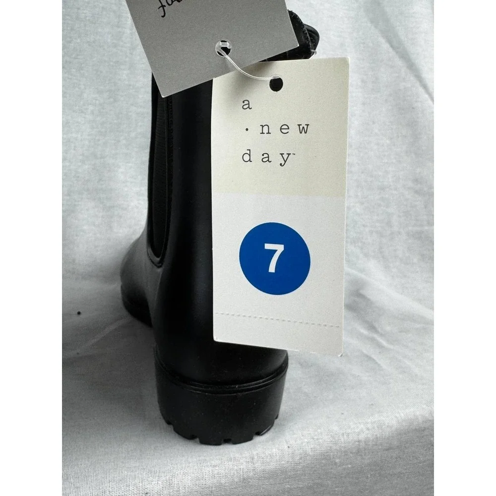 A‎ New Day Womens Black Chelsea Rain Boots Waterproof Matte Ankle Boot Size 7